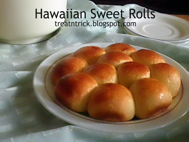 Hawaiian Sweet Rolls Recipe @ http://treatntrick.blogspot.com