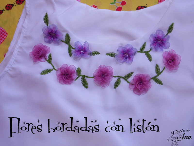 Vestido con flores bordadas con listón