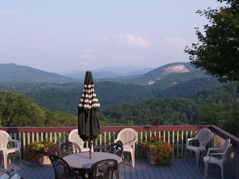 North Carolina cabins, Mountain Vacation Rentals and Lakefront Cottages