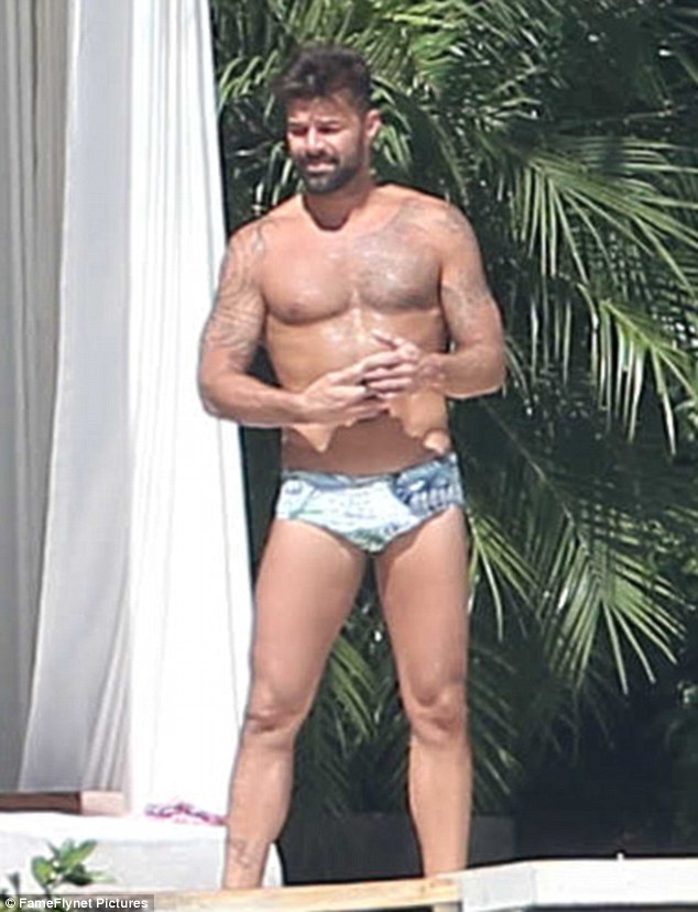 Ricky martin & jwan yosef : livin` la speedo loca in mexico.