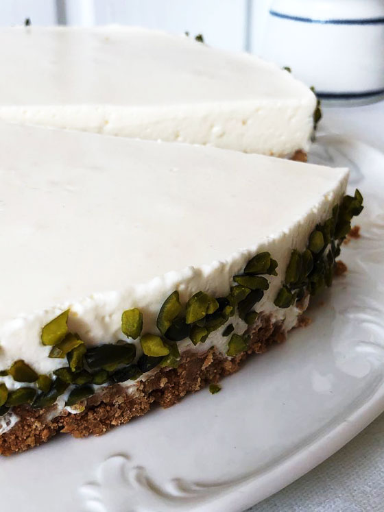 Ohne backen ... Holunderblütenjoghurt-Torte mit Knusperboden
