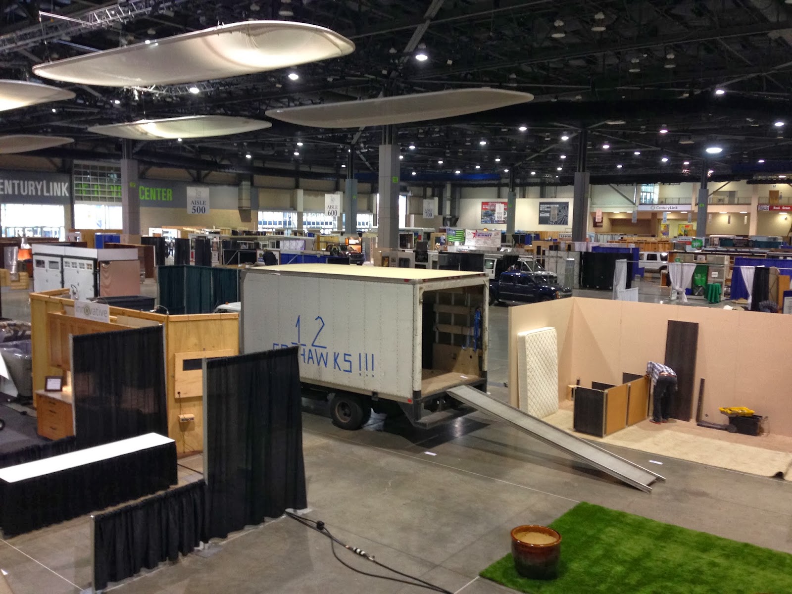 Seattle Home & Garden Show Exhibitors Display Seahawks Fever as