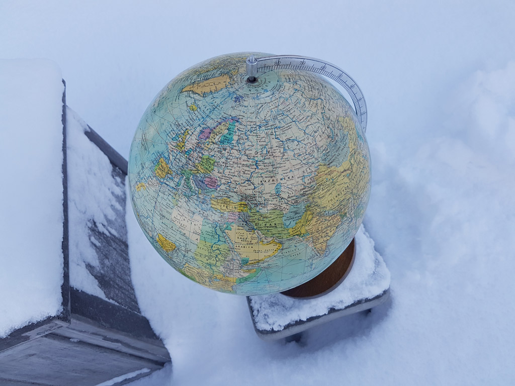 rawls me spinning globe