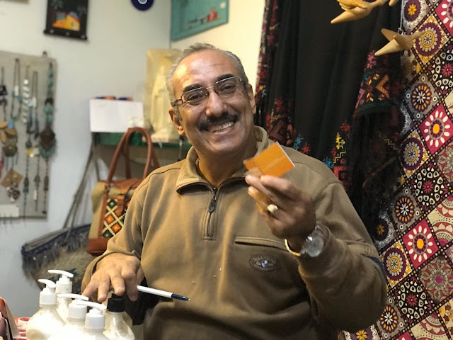 دوبامين.. حملة اجتماعية لطلاب إعلام القاهرة لنشر السعادة دوبامين.. حملة اجتماعية لطلاب إعلام القاهرة لنشر السعادة