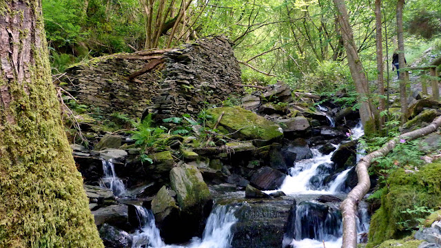 Molino en ruinas - Camino a la Cascada Salgueira Molino en ruinas - Camino a la Cascada Salgueira
