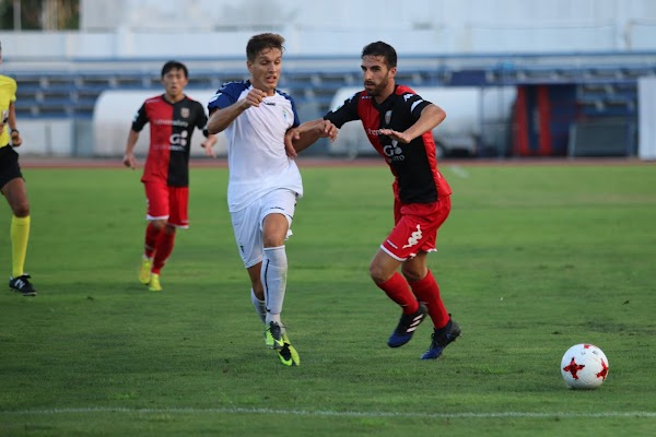 El Marbella FC convence en el estreno ante el Mérida AD (2-0)