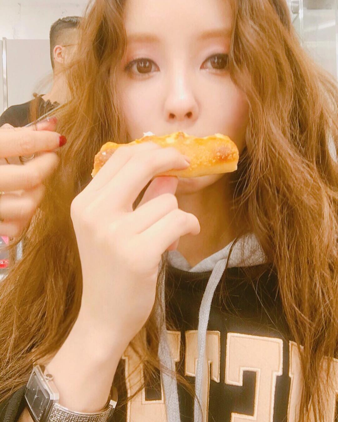 Pizza time with Tara�s HyoMin! Tara World