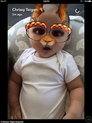 1a5 Chrissy Teigen shares adorable photos of baby Luna babbling at 4 months