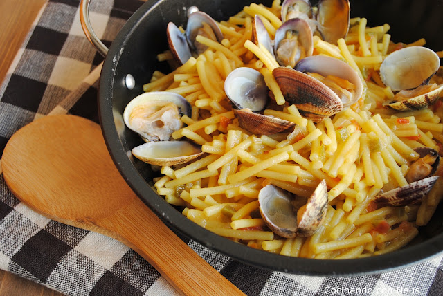  Fideos con Almejas 
