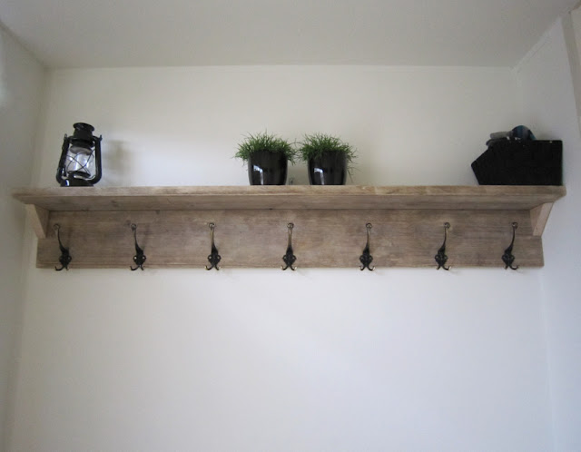 Tips Simple Menata Baju dan Sepatu Di Ruangan yang Sempit