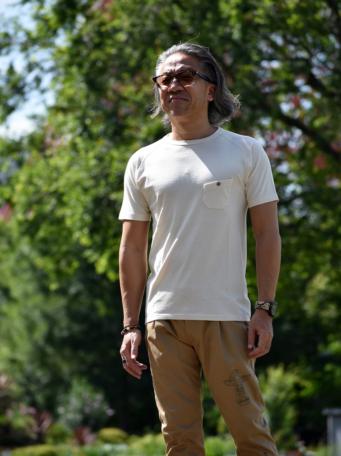 40代以上のメンズTシャツは長いパンツと合わせる