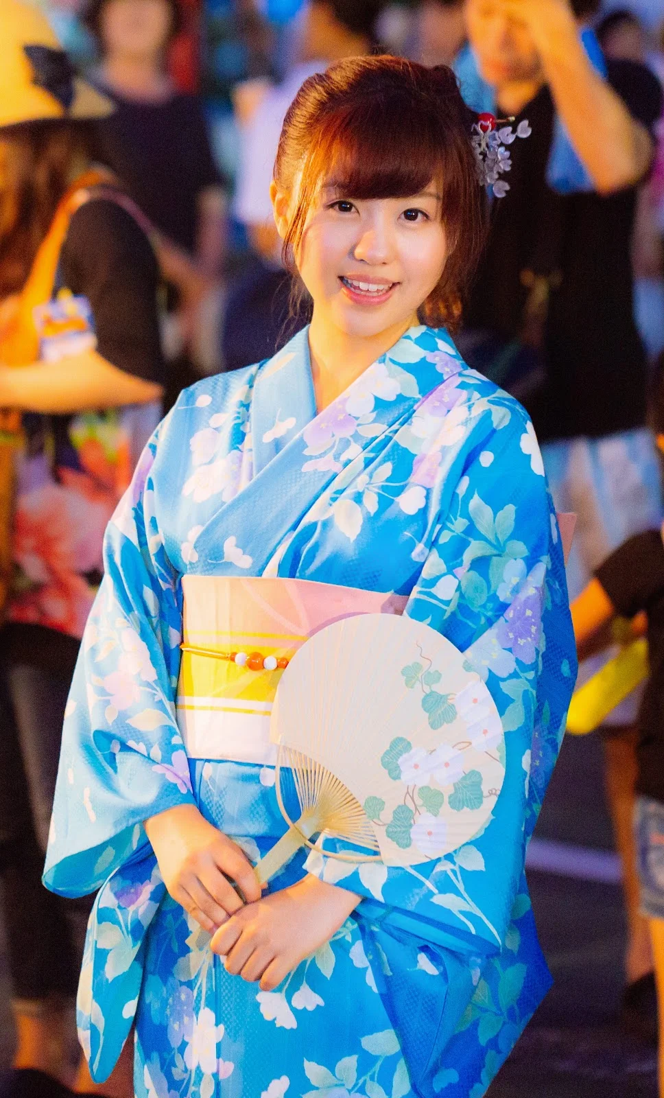 河村友歌がモデルの写真:浴衣姿の彼女とお祭りデート