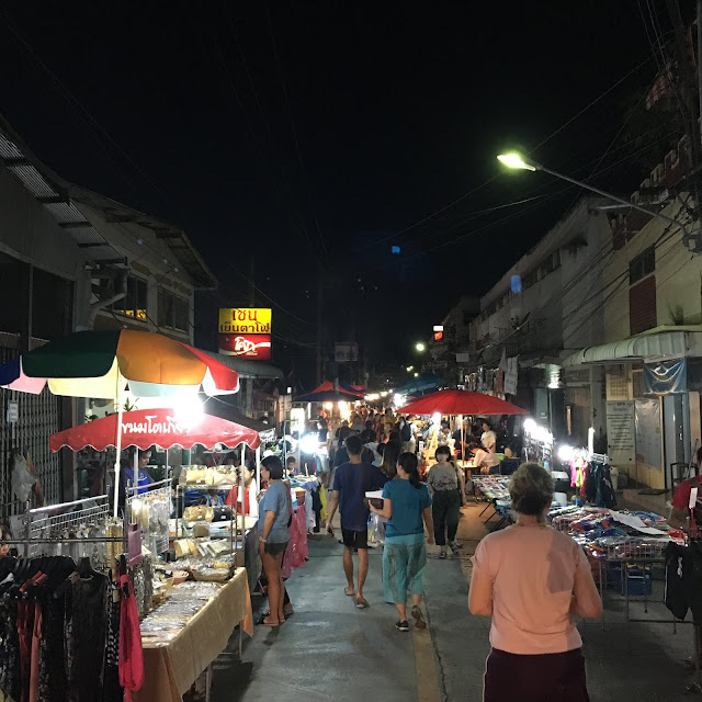 Kad Kong Ta street market