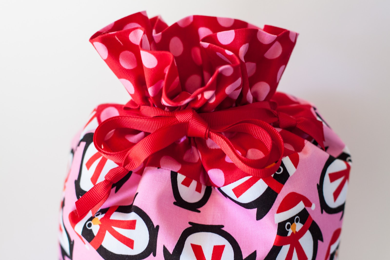 .: October 11 - Christmas Gift Bag in Pink