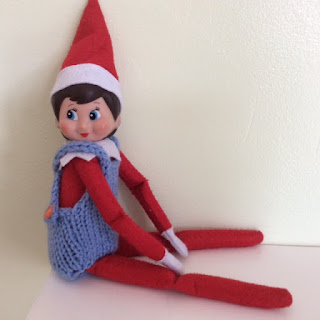 Elf on the Shelf with simple knitted bag