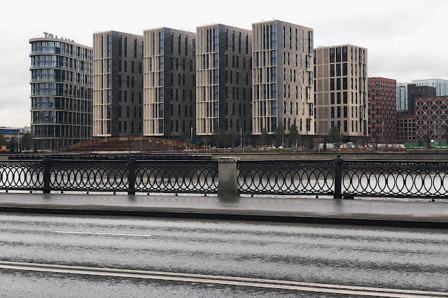 Новоданиловская набережная, Москва-река, вид на набережную Марка Шагала, строящийся жилой комплекс «ЗИЛАРТ»