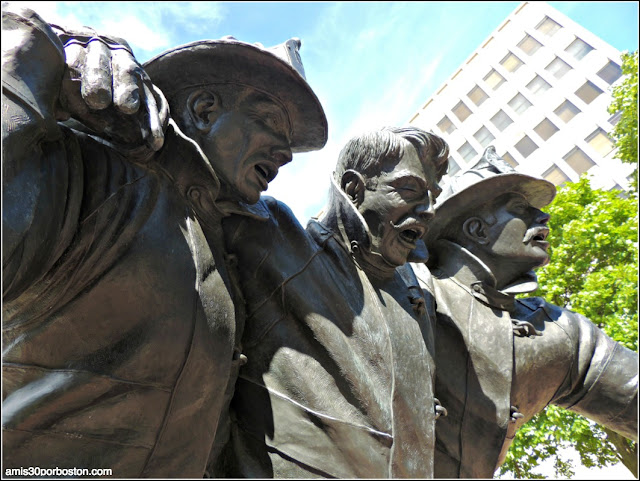 Fallen Firefighters Memorial en el Empire State Plaza de Albany Fallen Firefighters Memorial en el Empire State Plaza de Albany