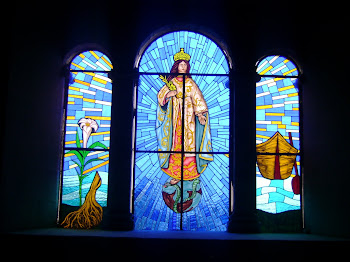 El vitral de la Virgen de la Esperanza