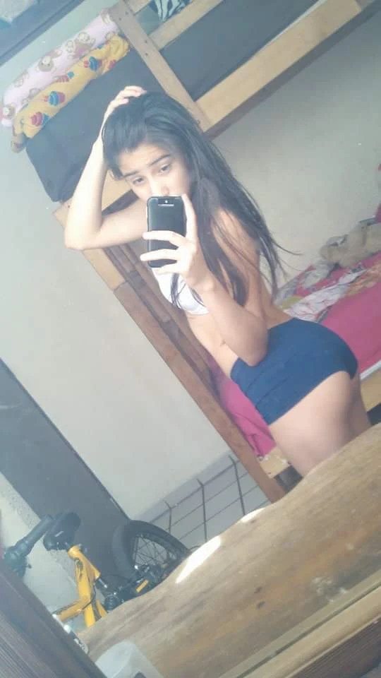 Hot teen selfie show her ass