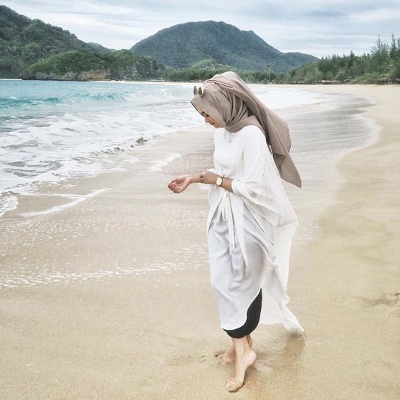 Fashion Flareâ¡â¡: 7 Best Beach Outfits For Muslim Girls