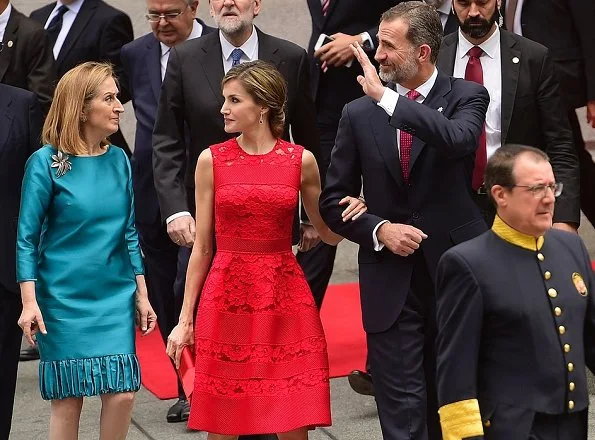 Queen Letizia wore Carolina Herrera lace dress from Fall 2016 collection. wore Prada Pointy Toe Pump, diamond earring and carried satin clutch