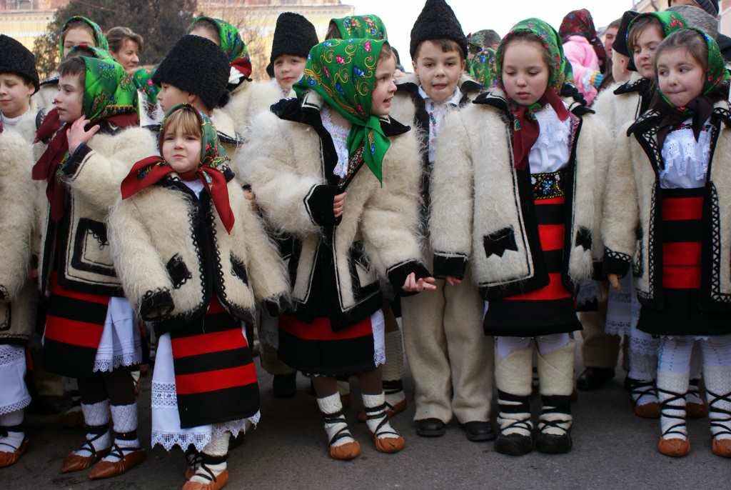 Maramures plai cu flori Festivalul de Datini si Obiceiuri de Iarna “MARMATIA” Maramures plai cu flori Festivalul de Datini si Obiceiuri de Iarna “MARMATIA”