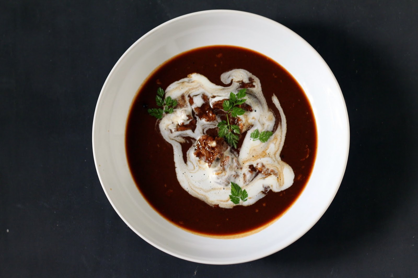 Ochsenschwanzsuppe mit Criollo-Kakao und Madeira plus Rezept für dunkle Roux | Arthurs Tochter Kocht by Astrid Paul