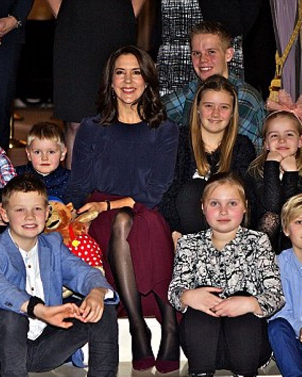 Royal Family Around the World: Crown Princess Mary of Denmark Attends ...