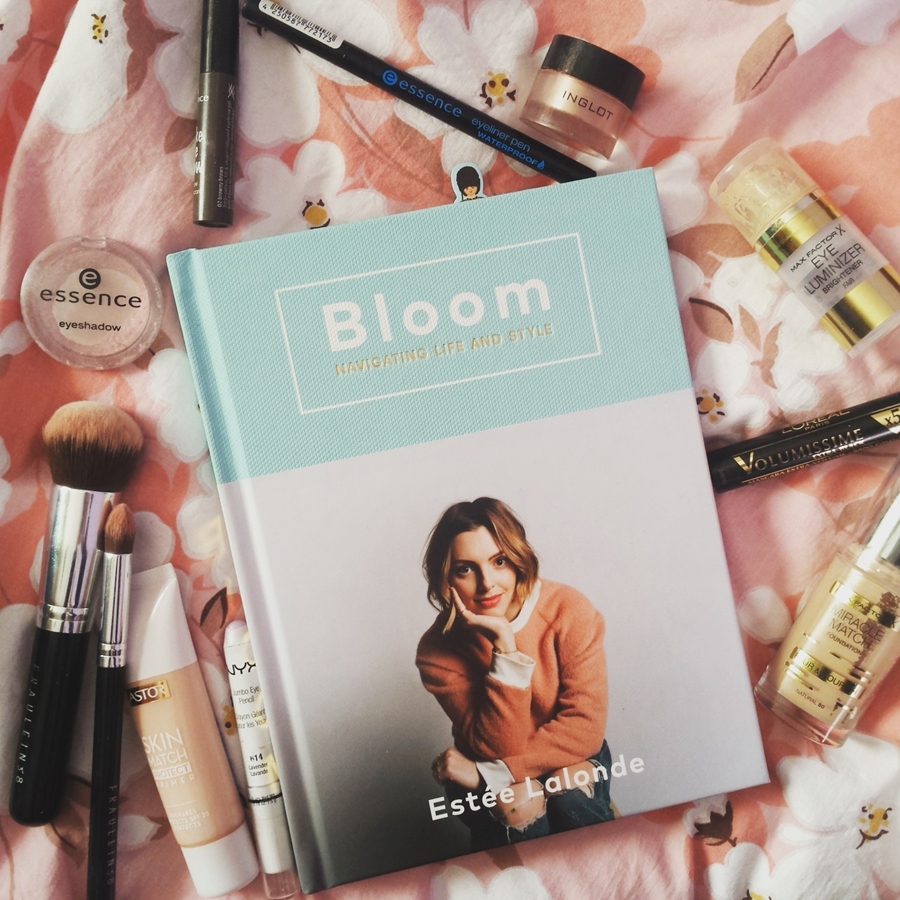 recenzie coperta carte bloom navigating life and style estee lalonde recenzie coperta carte bloom navigating life and style estee lalonde