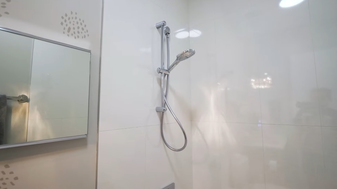 35 Interior Design Photos vs. 3046 N Ashland Ave Unit 1, Chicago Luxury Townhome Tour