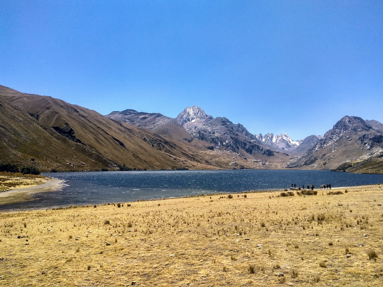 LIMA CAMPERS Campamentos de aventura Kayak en la laguna Querococha