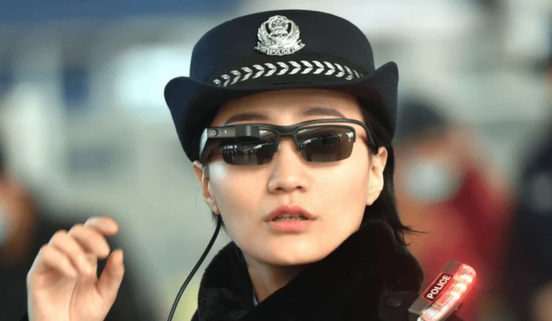 The Chinese railway police was armed with “smart glasses”