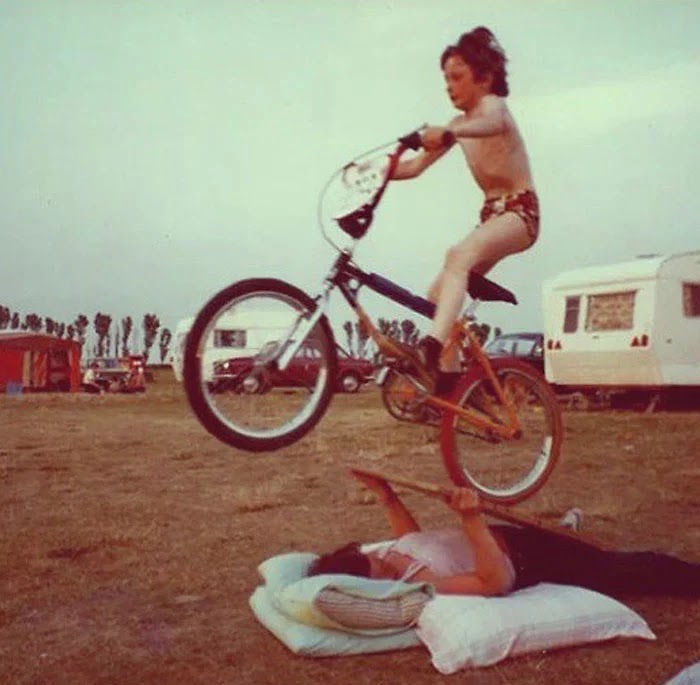 20 Vintage Pictures Of 'Awkward' Old-School Parenting