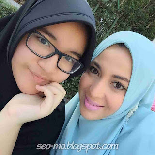 Foto Devi Permatasari dengan Anaknya Foto Devi Permatasari dengan Anaknya