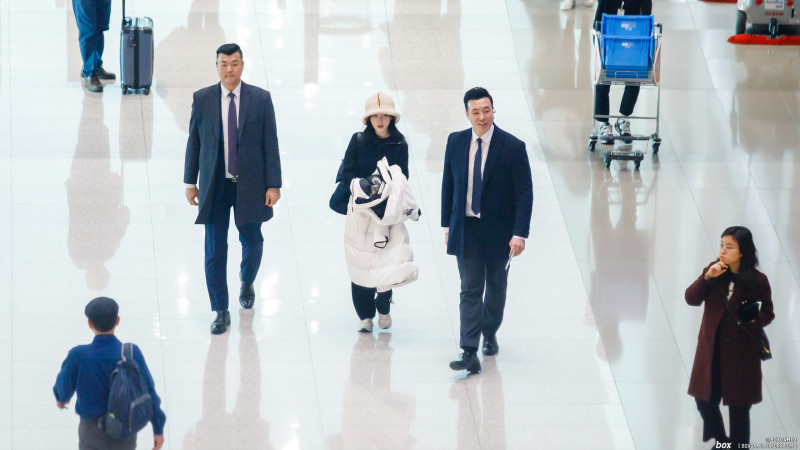 오늘자 아이유 출국