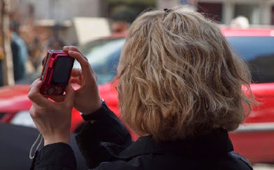 Haciendo una foto con una cámara digital