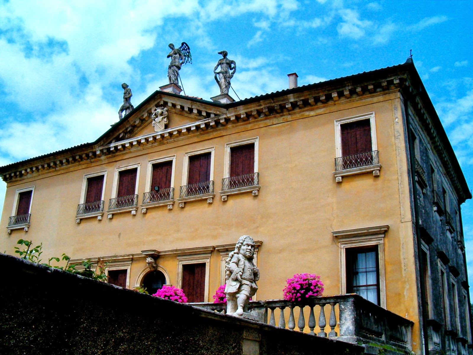 loveisspeed....... Villa Valmarana ai Nani is a villa located near the city of Vicenza loveisspeed....... Villa Valmarana ai Nani is a villa located near the city of Vicenza