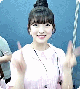 의상이 핑크색이라 기분이 좋은 아린이.gif | 인스티즈