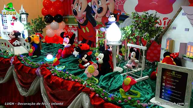 Festa infantil Minnie em mesa tradicional de tecido