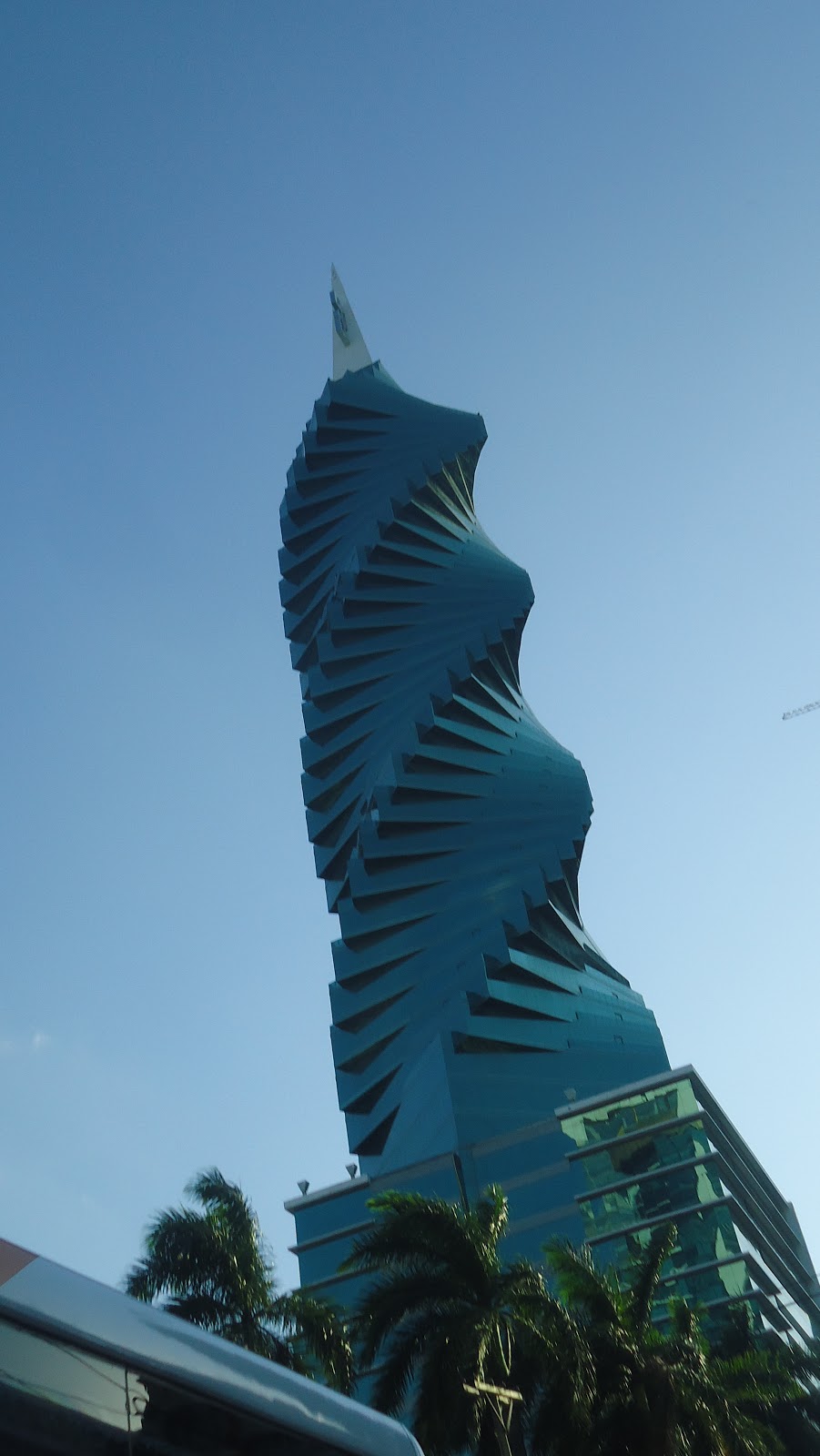 Salud y Trabajo: Un edificio para destacar en Panamá - El Tornillo