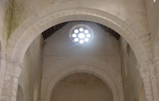 Romaanse kunst & architectuur: Église Saint-Etienne te Vignory (Haute ...
