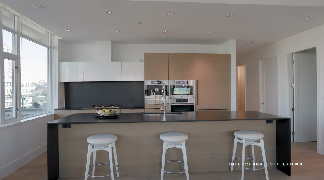 50 Interior Design Photos vs. 1633 Ontario St #1001, Vancouver, BC Luxury Penthouse Tour