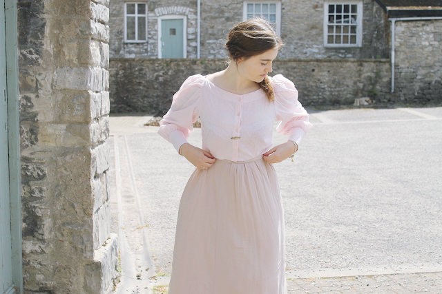 Jenna Coleman Victoria cosplay vintage girl outfit Jenna Coleman Victoria cosplay vintage girl outfit