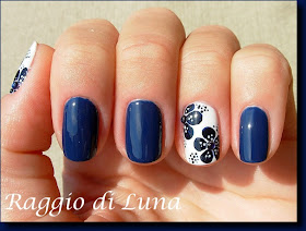 Raggio di Luna Nails: Dark blue flowers