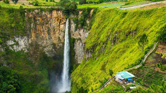 The Most Beautiful Waterfall in Indonesia That Presents Natural Coolness