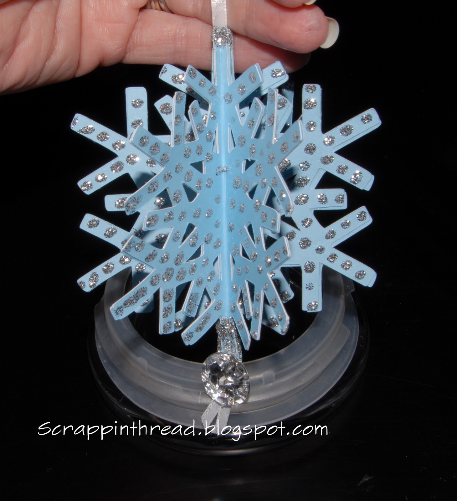 Paper and Fiber Arts Cardstock 3D Ornament Using Cricut Art