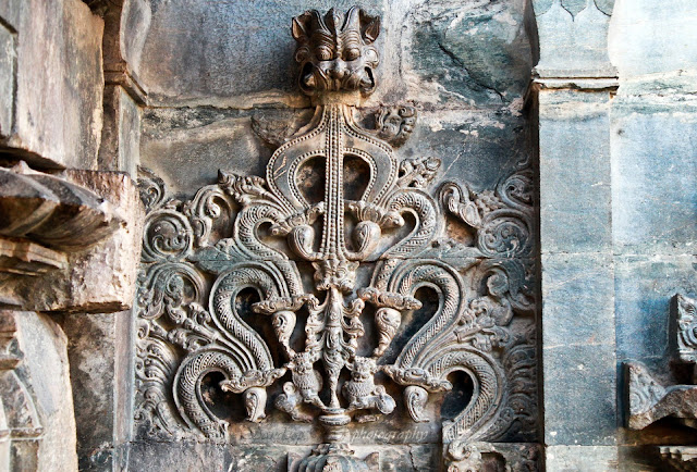 Sculptures on the walls of the temple Sculptures on the walls of the temple