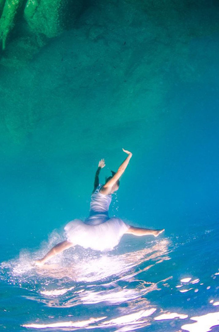 “Liquid Dreams” es una serie creada por el fotógrafo Adolfo Maciocco. Se trata de un homenaje a la danza clásica realizado bajo el agua. 