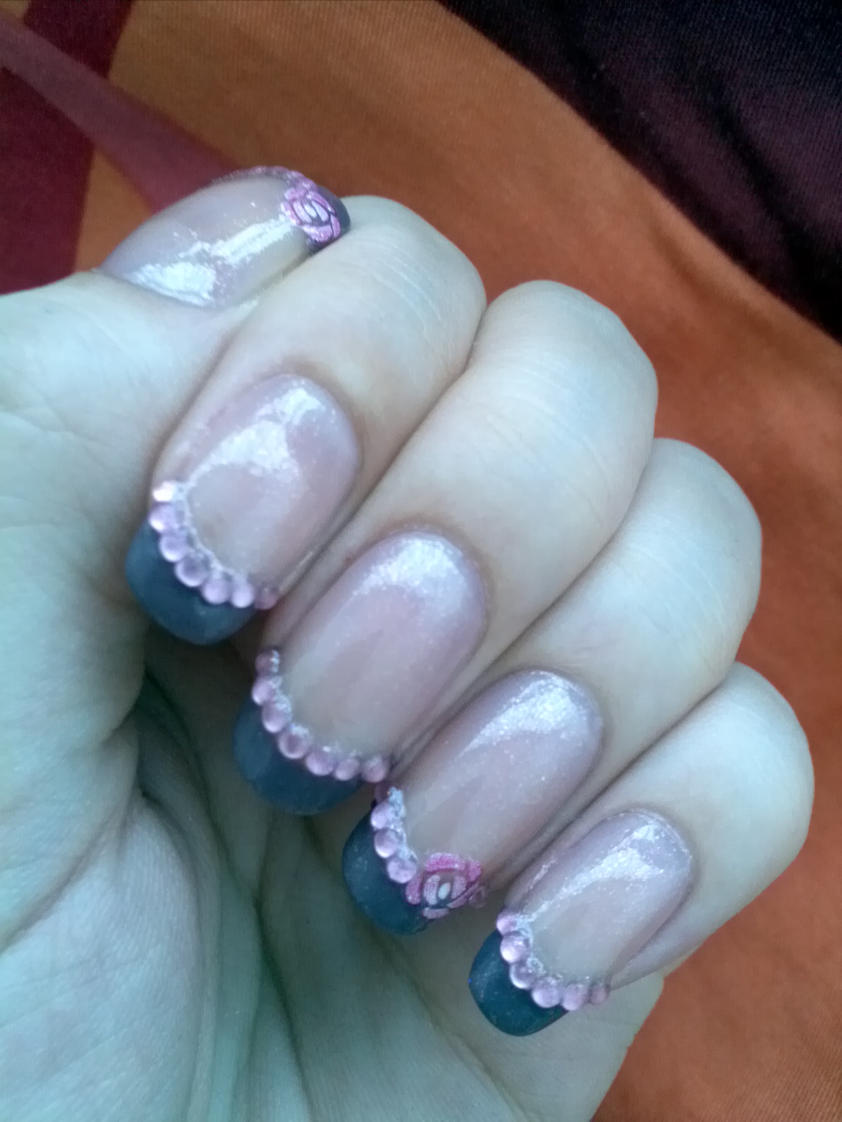 Juicy Nails: Nail Art: French Tip with Rhinestones and Rose Nail Sticker