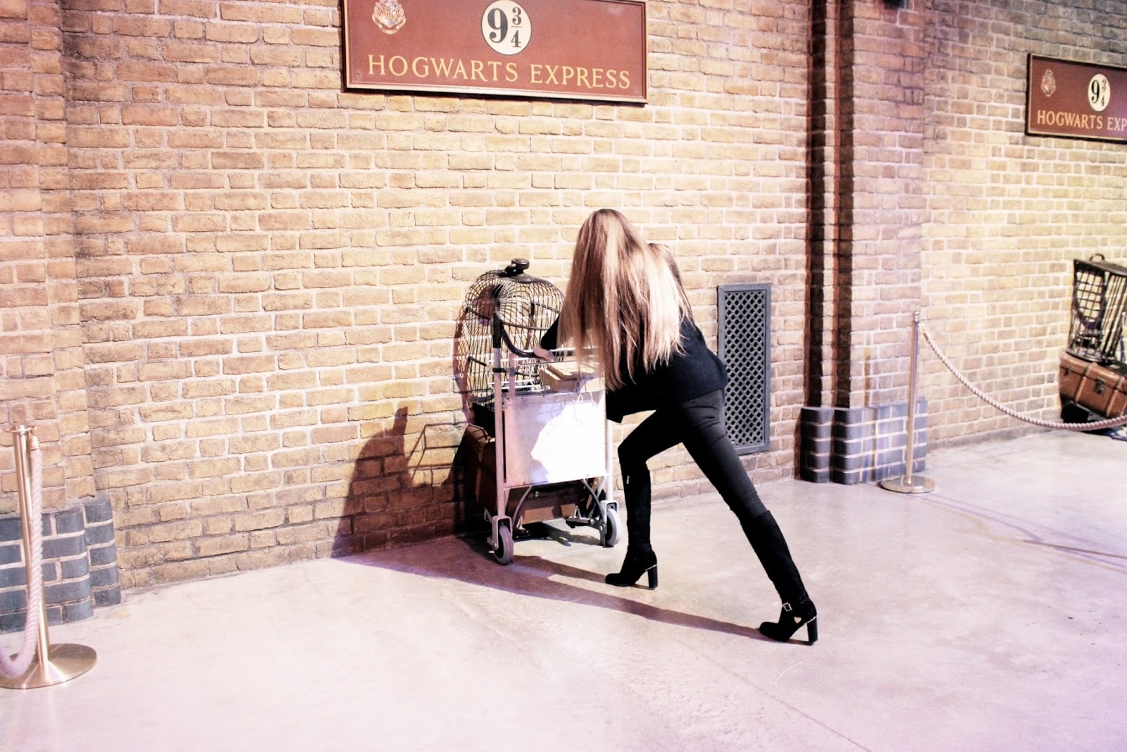 Hogwarts Express 9 3/4 Harry Potter Hogwarts Express Platform 9 3/4
